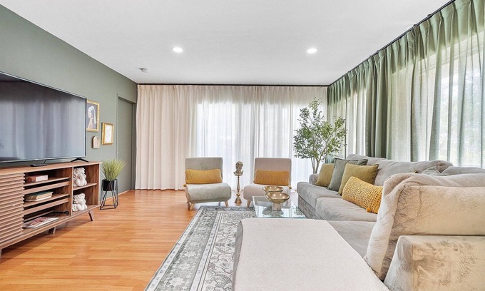 Nurmi Isles Haus | Modern Lush Green Escape