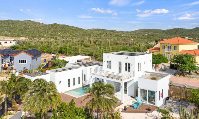 Santa Cruz Haus | Modern Luxury Oasis in San Fuego - Aruba