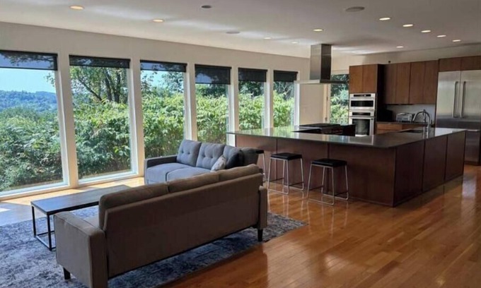 Morgantown Haus | Modern Luxury steps 0.4 mi from Stadium