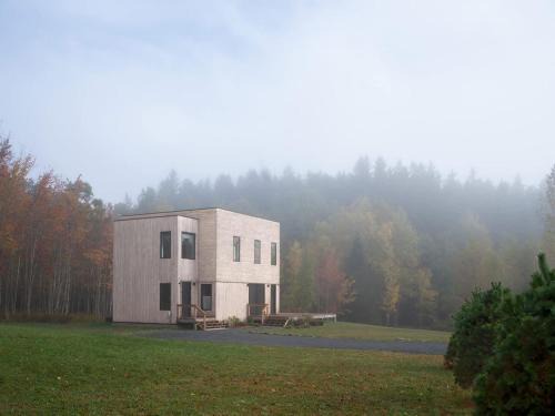 Fleischmanns Haus | Modern Mountain Retreat with Hot Tub
