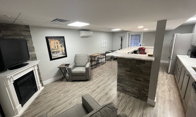 Dalton Wohnung | Modern, no street noise, central location!