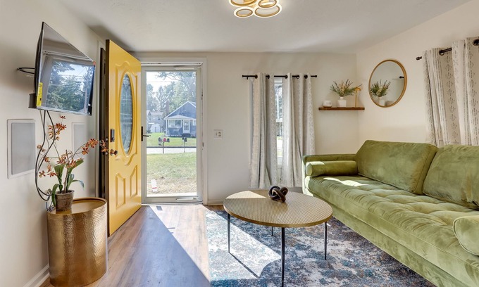 Northfield Hütte | Modern Northfield Cottage w/ Yard!