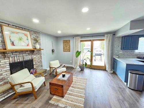 Gurnee Villa | Modern Oasis: Gurnee Getaway