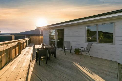 Foxton Beach Haus | Modern on Malthus