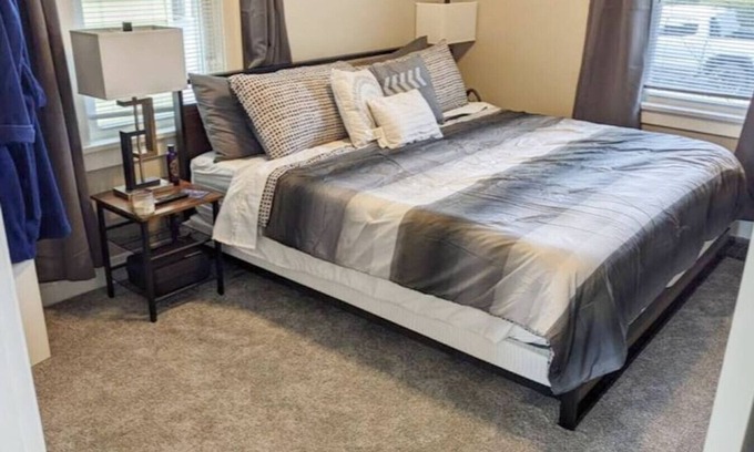 Moline Haus | Modern Quiet 1BR Desk & Fenced Yard by DT Moline