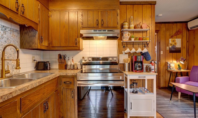 Sciota Kabine | Modern Rustic Retreat w/Private Trails & Stream