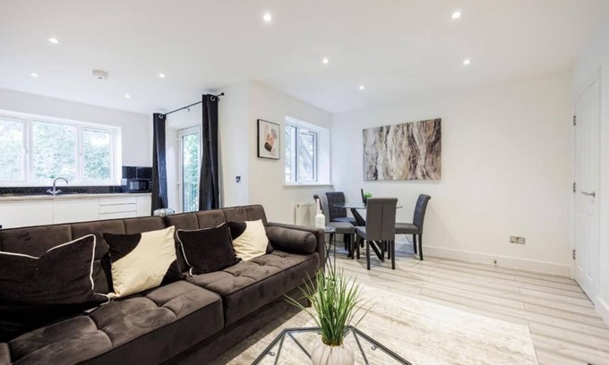 Southend-on-Sea Wohnung | Gorgeous & Stylish 1BR City Centre Nr High Street by Luxiety Stays
