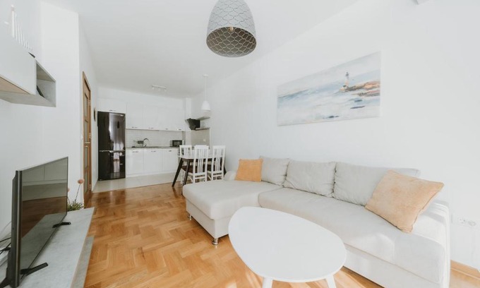 Rozino Wohnung | Modern Spacious Fully Equipped One Bedroom Apartment in Budva, Free Parking, Ideal for Long Stays