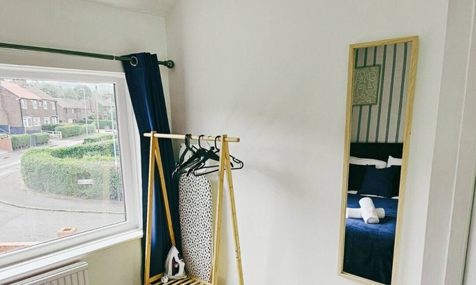 Stalybridge Haus | Modern & Spacious Home – 25 Mins to Manchester, Sleeps 8