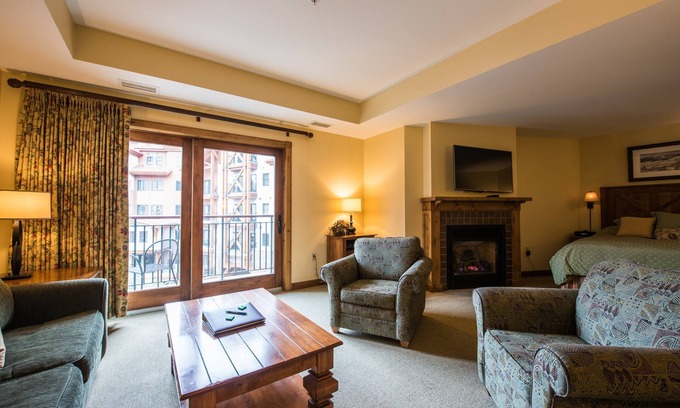 Crested Butte Kabine | Geräumige + moderne Studio-Eigentumswohnung | Kamin und eigener Balkon
