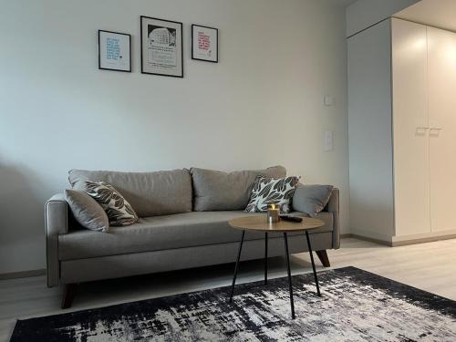 Keskinen District Wohnung | Modern Studio in Kalasatama, Hki