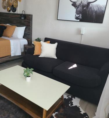 Bryant Wohnung | Modern Studio Retreat with King Bed - Cozy Comfort