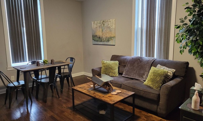 Corryville Wohnung | Modern Style and Comfort near UC