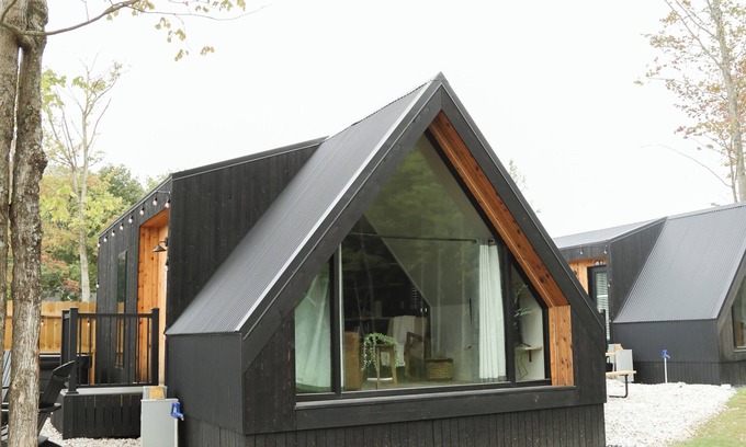 Milroy Kabine | Modern Tiny Home 25/With Hot Tub!