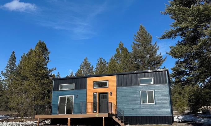 Athol Hütte | Modern Tiny House in the Woods