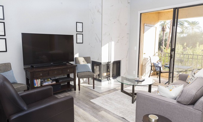 Scottsdale Ranch Eigentumswohnung | Moderne Eckeinheit in der obersten Etage mit Blick auf den Pool