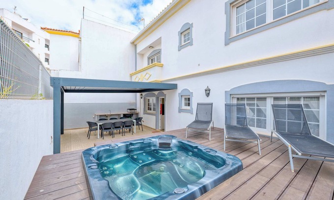 Albufeira Villa | Villa 200m zum Strand, ruhig, 400m zum Zentrum von Albufeira, mit Meerblick