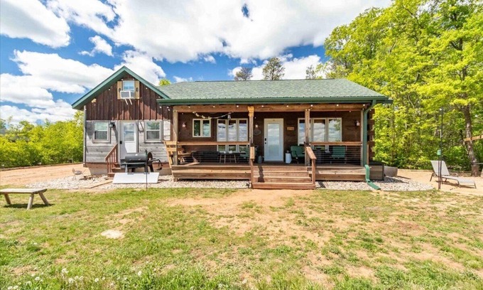 Necedah Haus | Modern Waterfront Getaway on the Wisconsin River – Between Castle Rock & Lake Petenwell