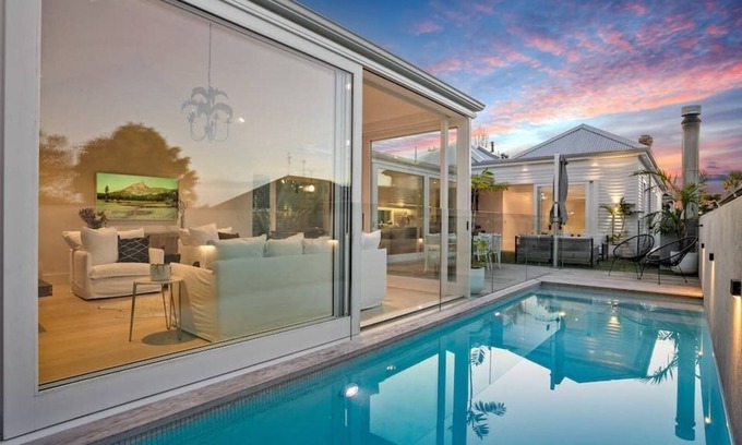 Grey Lynn Haus | Modernised Heritage Villa in Grey Lynn