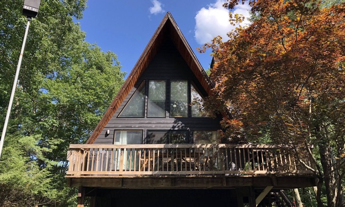 Saugerties Haus | Modernisiertes A-Frame-Chalet im Herzen des Hudson Valley