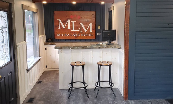 Madoc Hotel | Moira Lake Motel