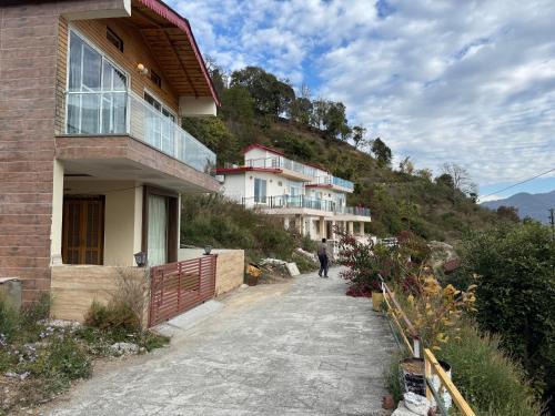 Smanora Range Wohnung | Monal by Shubhs