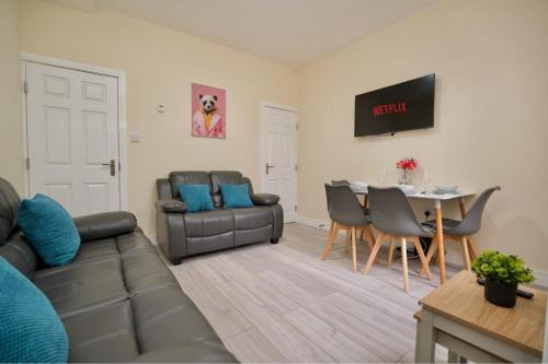Coventry Haus | Monks Villa Fully Furnished Home Coventry