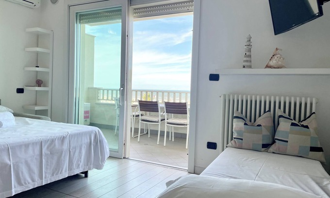 Miramare Wohnung | Monolocale vista mare con parcheggio