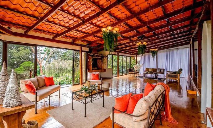 Roble Haus | Montana Zurqui