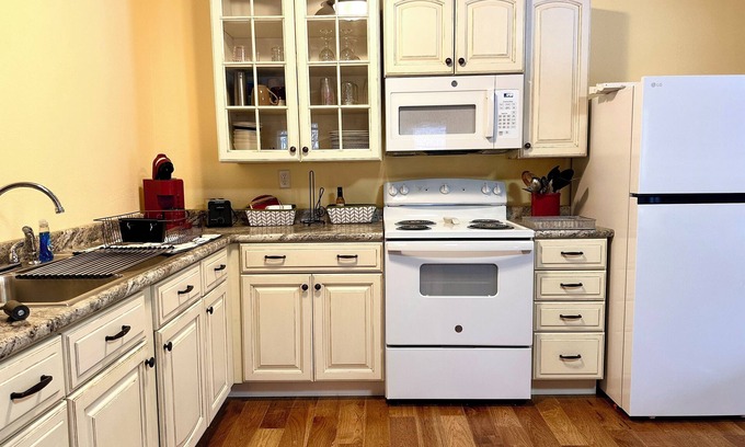 Hartshorn Kabine | NEW 2 Bedroom Cabin 2 miles from Montauk State Park Salem MO, WiFi, Huge Deck