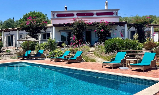 Calicos Villa | Privat, entworfen Individuelle Villa mit Solar beheizten Salzwasser-Pool,