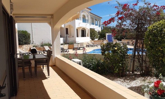 Carvoeiro Wohnung | Luxus & geräumige 2-Bett-Wohnung im Zentrum von Carvoeiro (sehr nahe am Strand)