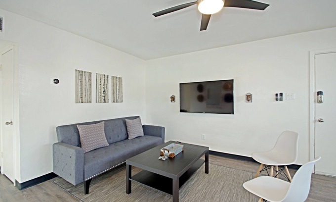 Southwest Village Wohnung | Monthly Discounts for Perfect Pet Friendly Pad!