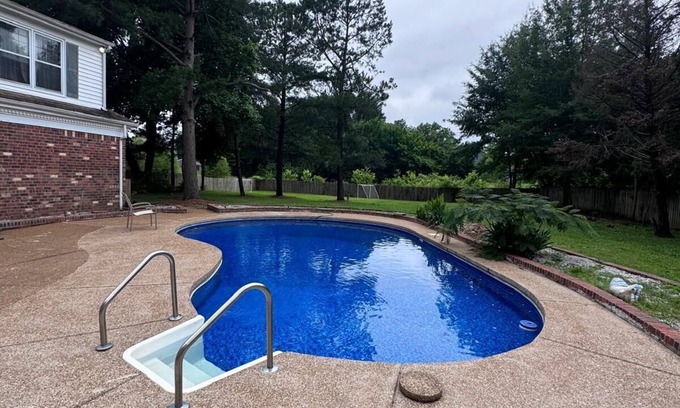 Cordova Haus | MONTHLY STAYS-Elegant 6 BR+ Extra Space Beds with Pool-Near Golf Course