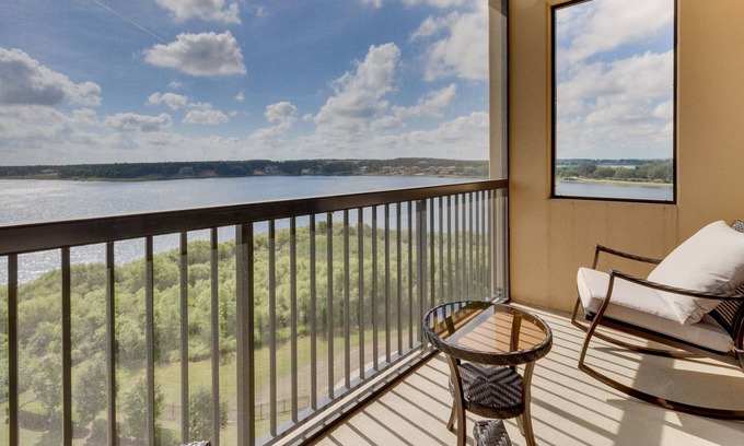 Montverde Eigentumswohnung | Montverde Condo w/ Pool Access & Lake Views