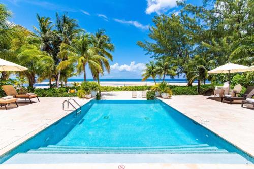 Rum Point Haus | Moon Kai home