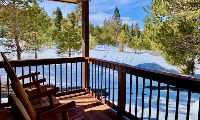 McCall Haus | Moonridge Hideaway (Dog Friendly)