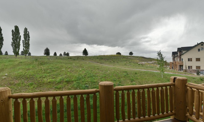 Eden Eigentumswohnung | Elch-hohle Eigentumswohnung bei Wolf Creek Utah Resort nahe Pineview Reservoir, Powder Mountain und Snowbasin