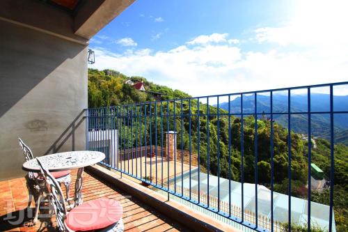 Ren'ai Bed & Breakfast | Moose & Squirrel