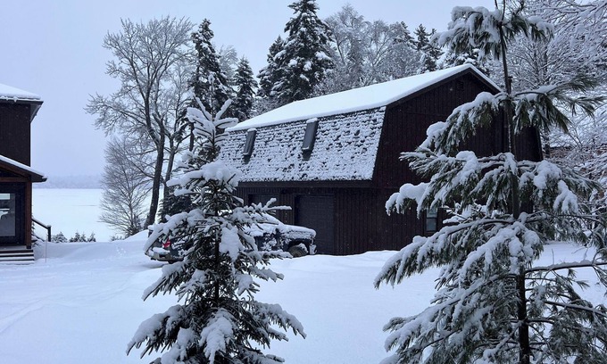 Rockwood Wohnung | Moosehead Lake ~ Riesiges Dock & 4 Kajaks inklusive! Sonnenuntergänge & Kajakfahren!