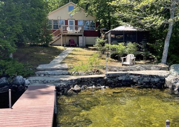 Sebago Haus | MOOSEY ON INN LIMIT 8 cottage