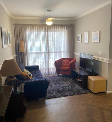 Centro Wohnung | Morada BC. Apt renovado e muito confortável centro de BC. Faça tudo a pé!