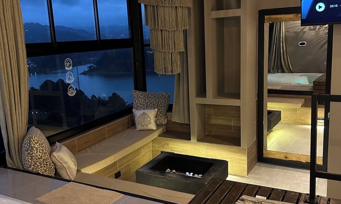 El Penol Kabine | MORITZ BY MONTE GANDOLFO - LUXURY CABIN - JACUZZI - VIEW - ROMANTIC EXPERIENCES