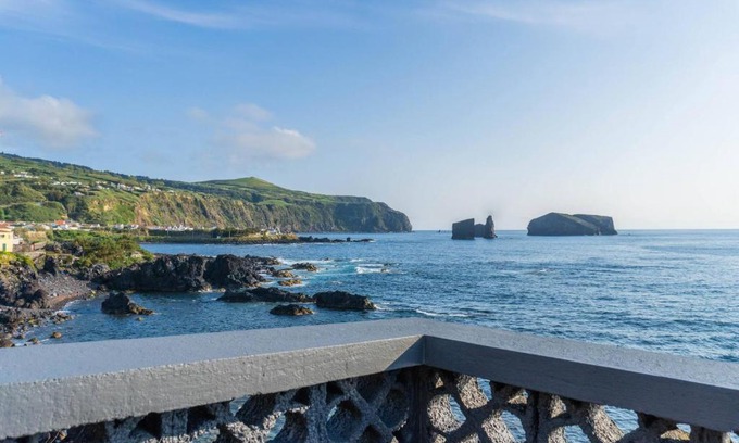 Ponta Delgada Haus | Mosteiros Natural Pool House