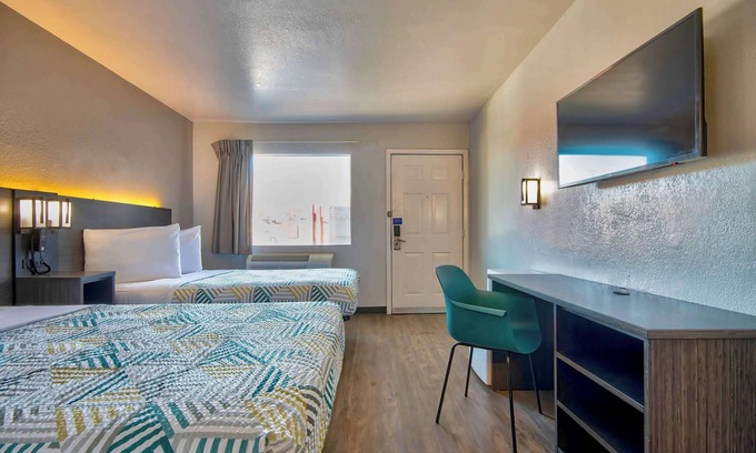 Northeast Heights Hotel | Motel 6 Albuquerque, NM - Carlisle