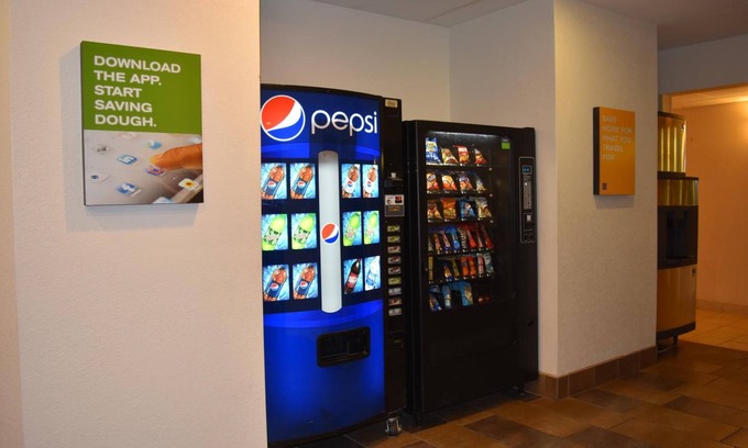 Anderson Hotel | Motel 6 Anderson, IN - Indianapolis