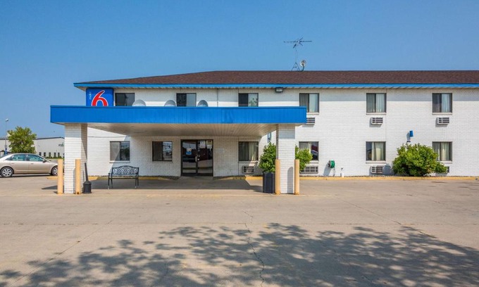 Fargo Hotel | Motel 6-Fargo, ND - South