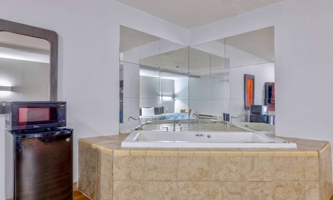 Little Rock Hotel | Motel 6 Little Rock, AR - South