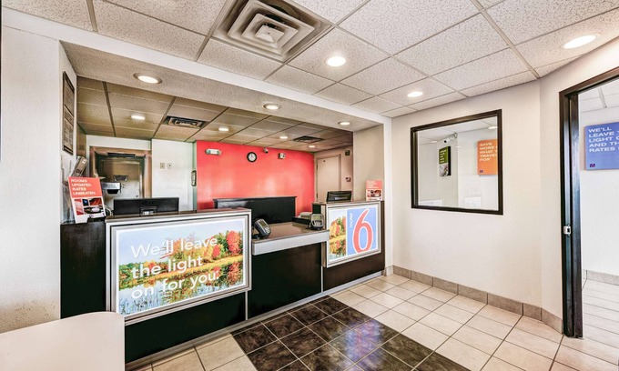 Niantic Hotel | Motel 6 Niantic, CT - New London