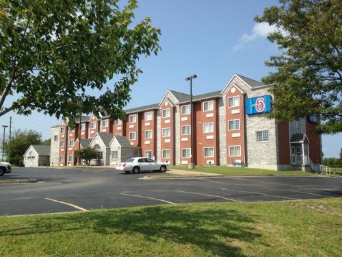 Olathe Hotel | Motel 6-Olathe, KS